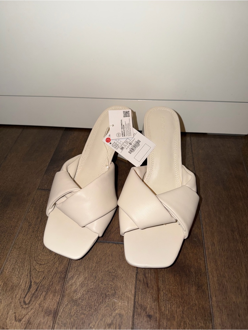 Stradivarius Cream Knotted Square-Toe Slide Mules